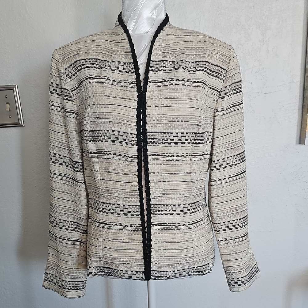 R&M Richards Black and Cream Blazer with Textured Pattern